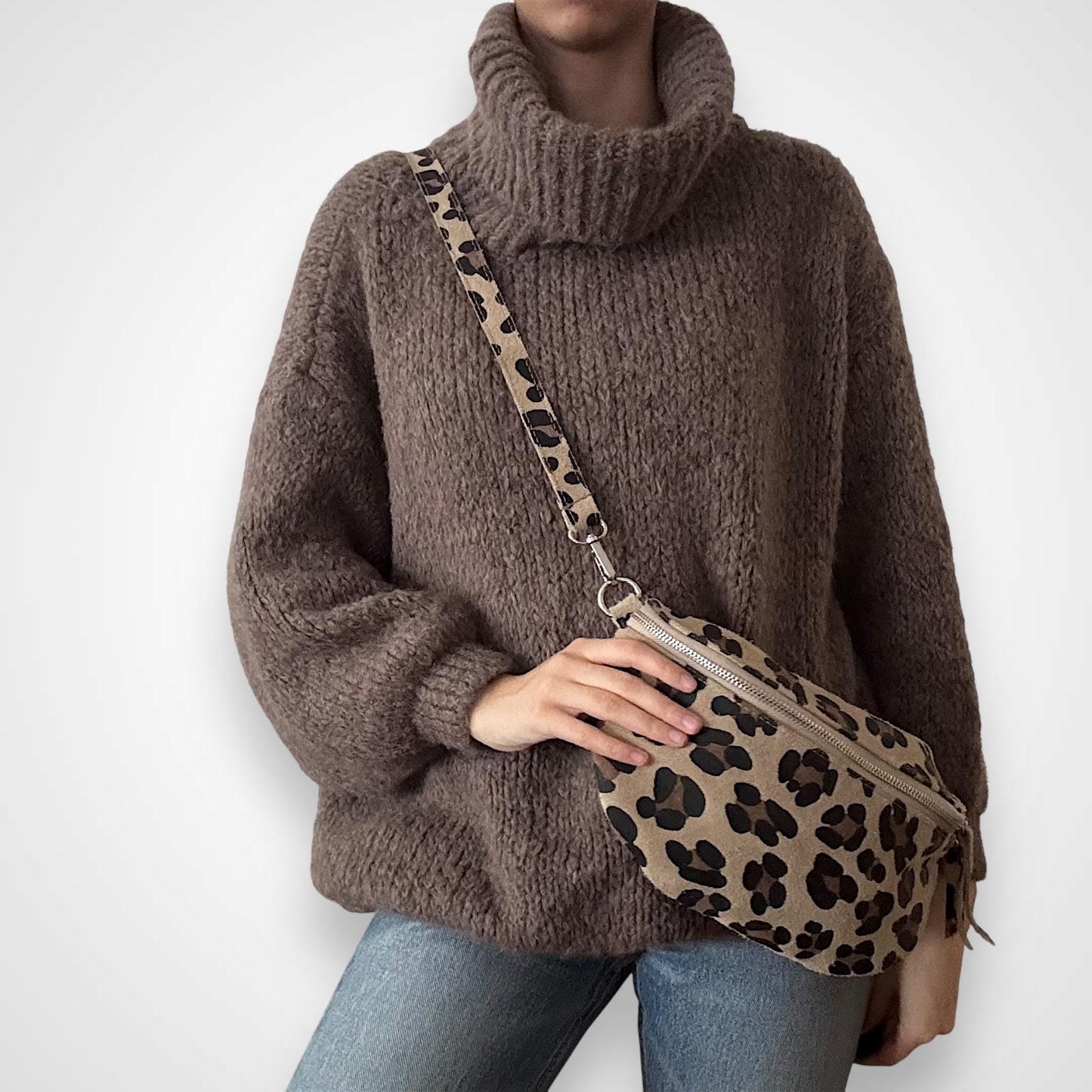Crossbody Bag Leder, Leopard Tasche, Bauchtasche Leo, Slingbag, Wildledertasche mit Leopard Muster, Umhängetasche, bauchtasche Wildleder, L