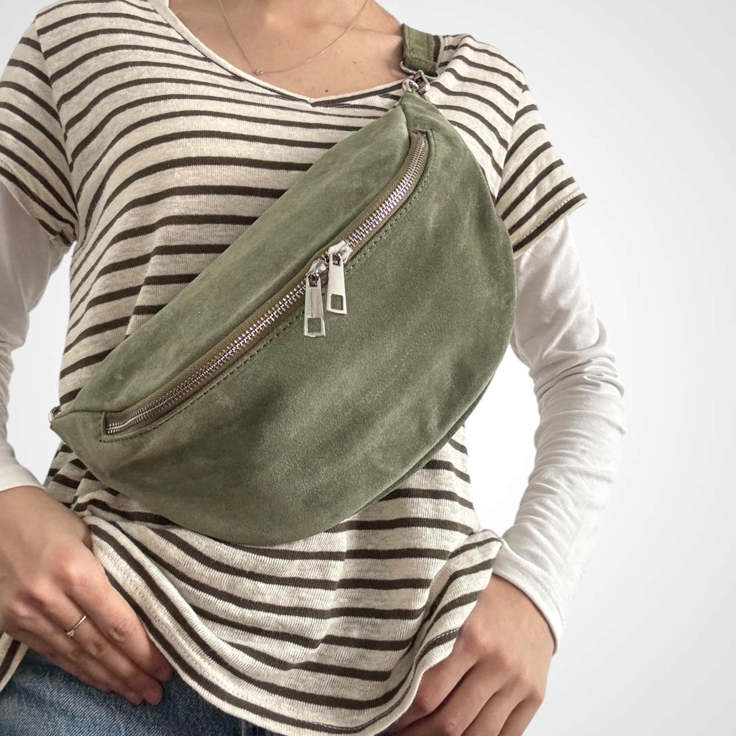 Wildleder Crossbody Bag, Umhängetasche Damen, Crossbag Veloursleder, Bauchtasche Wildleder, Gürteltasche, Tasche aus Wildleder, Mittelgroß