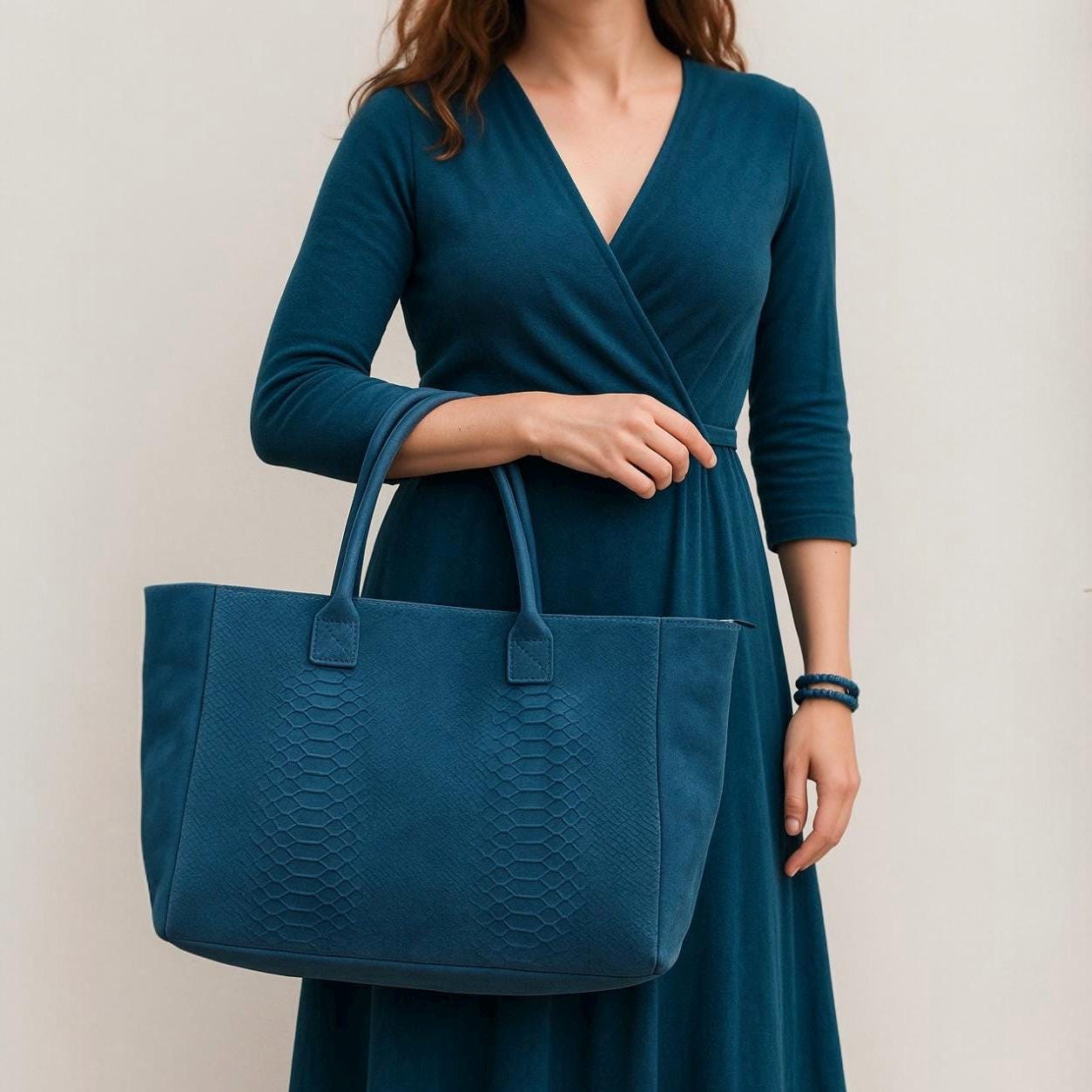 Wildleder Shopper mit Schlange PrÀgung, Wildleder Schultertasche, Shopper, Tasche aus Wildleder, Wildleder Tasche, Hobo Bag, Tote Bag