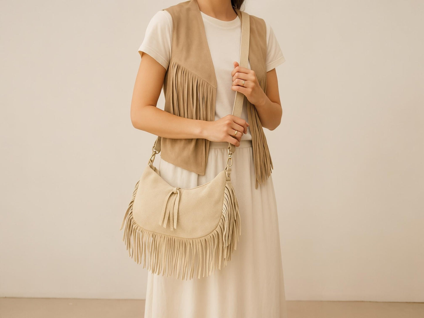 Wildleder Tasche, Umhängetasche mit Fransen, Crossbody Bag, Baguette bag, Clap Bag, Veloursleder, Schultertasche, Ledertasche Damen