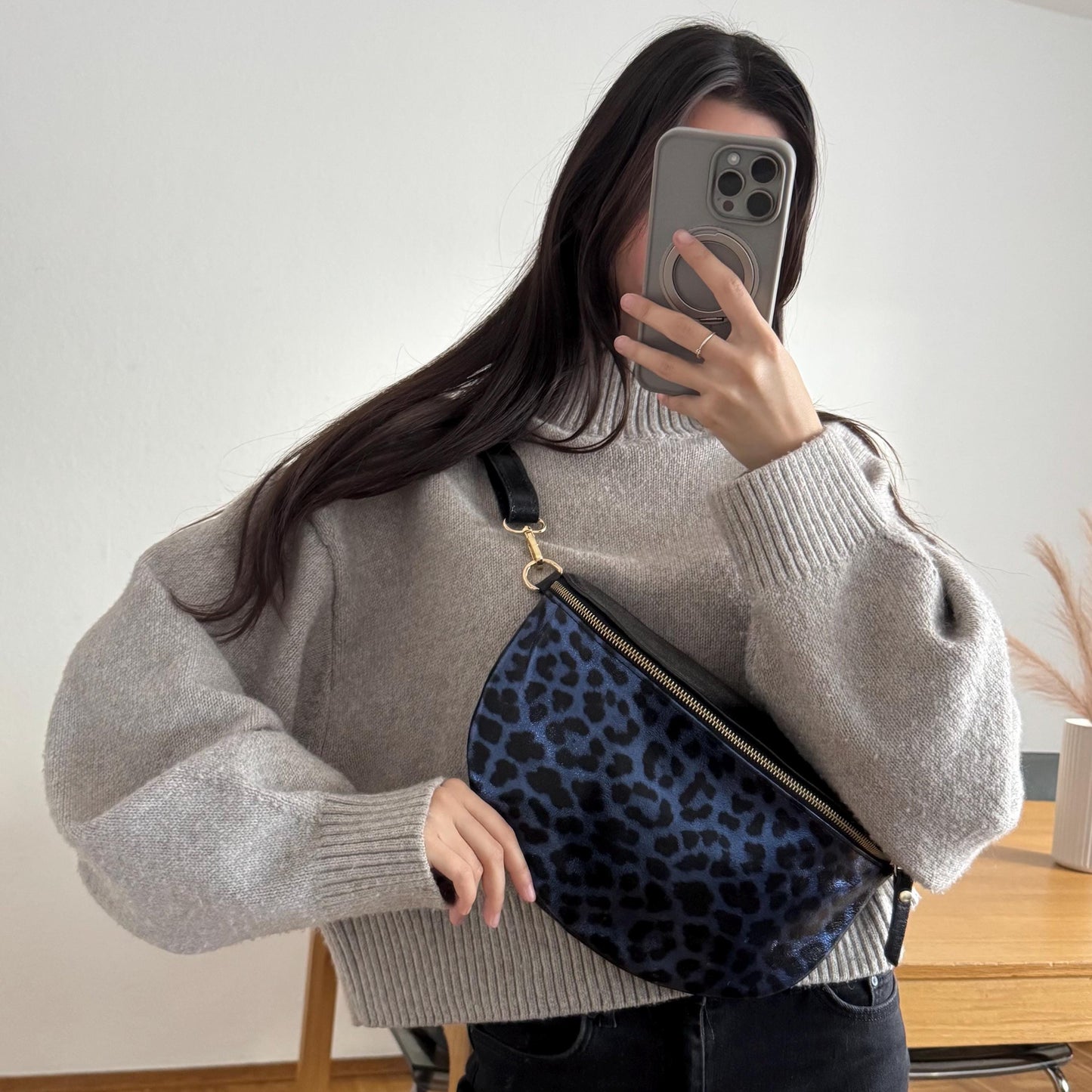 Damen Leder Bauchtasche Blau – Crossbody Tasche Leo Print Echtleder
