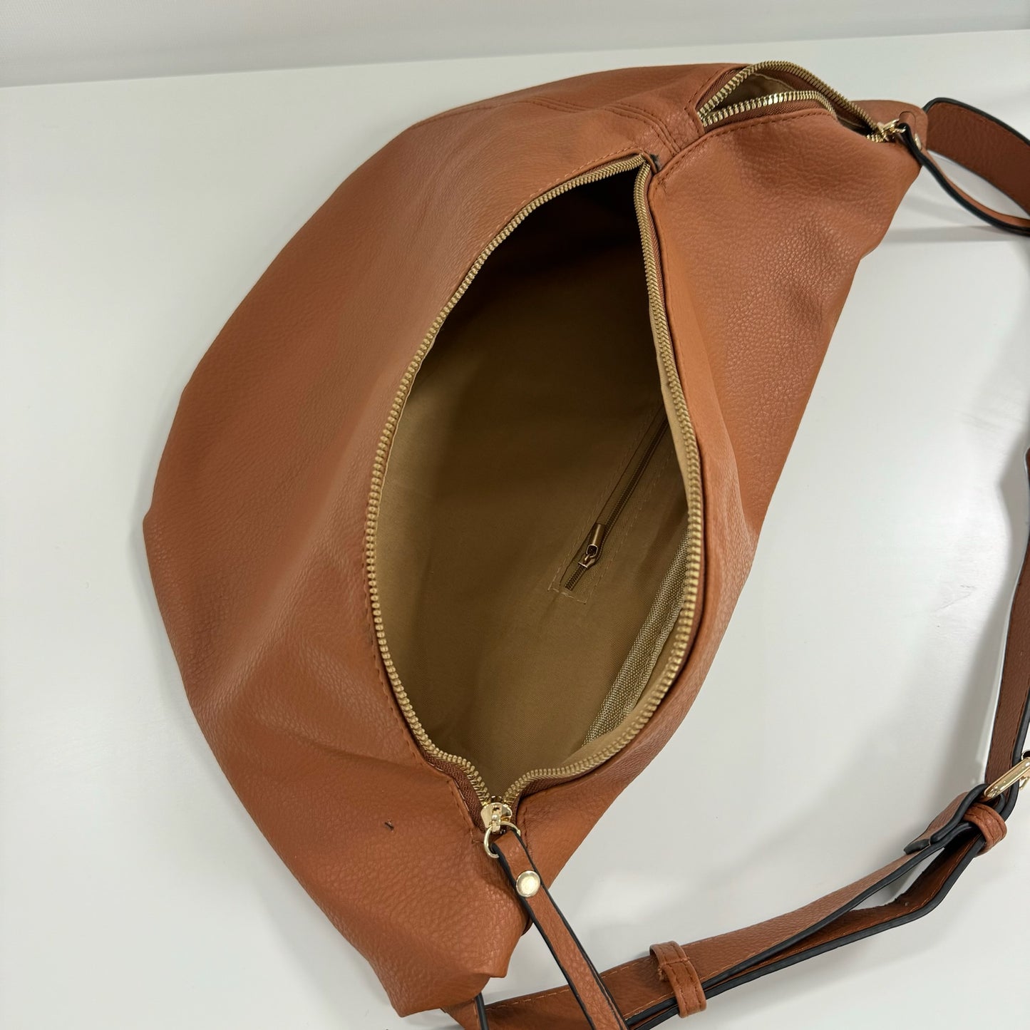 XXL Crossbody Tasche Damen – Große Bauchtasche & Umhängetasche VEGAN mit viel Stauraum