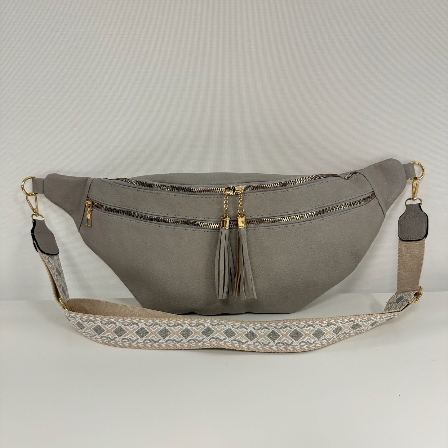 Damen Crossbody Tasche XXL – Half Moon Bag Sling Bag Vegan Leder