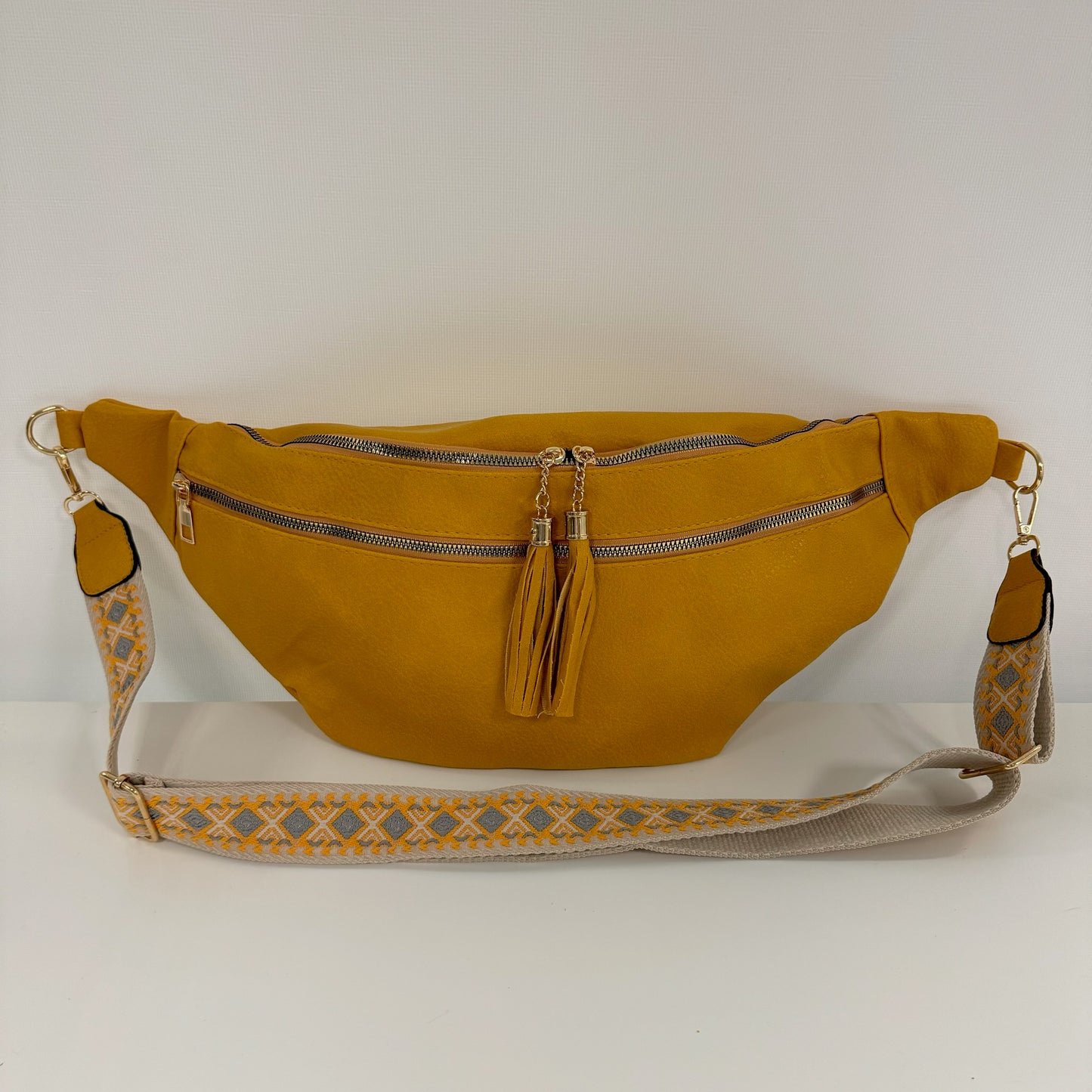 Damen Crossbody Tasche XXL – Half Moon Bag Sling Bag Vegan Leder