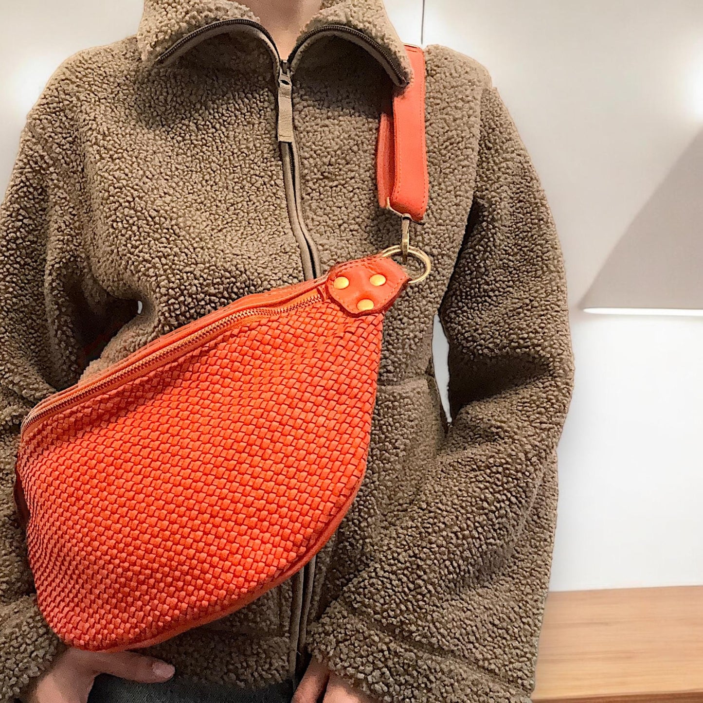 Geflochtene Ledertasche, fein gewebt, butterweiches Premium Leder, Crossbody Bag, Bauchtasche Damen, Umhängetasche, Gürteltasche,Farbauswahl