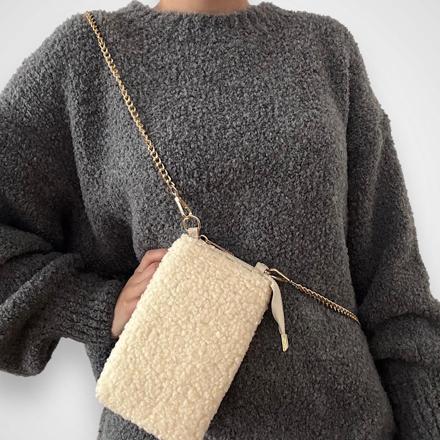 Damen Teddy Handytasche Gold – Plüsch Crossbody Tasche mit Kette
