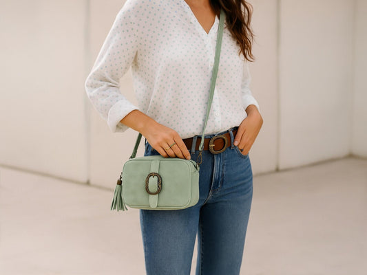 Umhängetasche Wildleder, Wildledertasche, Crossbody Bag, Ledertasche , Crossbag Veloursleder, Schultertasche Wildleder, Gürtelschnalle
