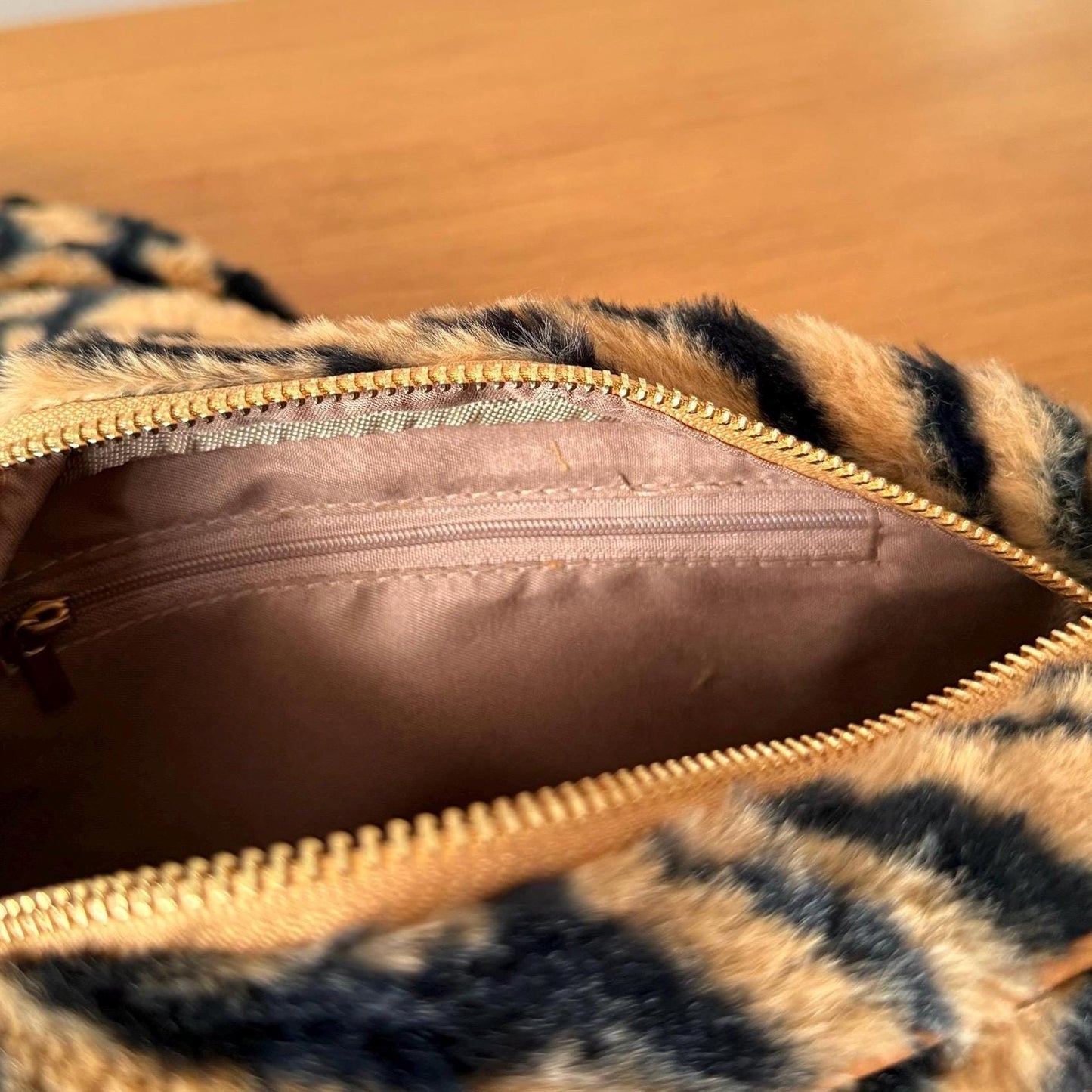 Damen Teddy Tasche Zebra Crossbody Braun – Plüsch Bauchtasche mit Geldbörse