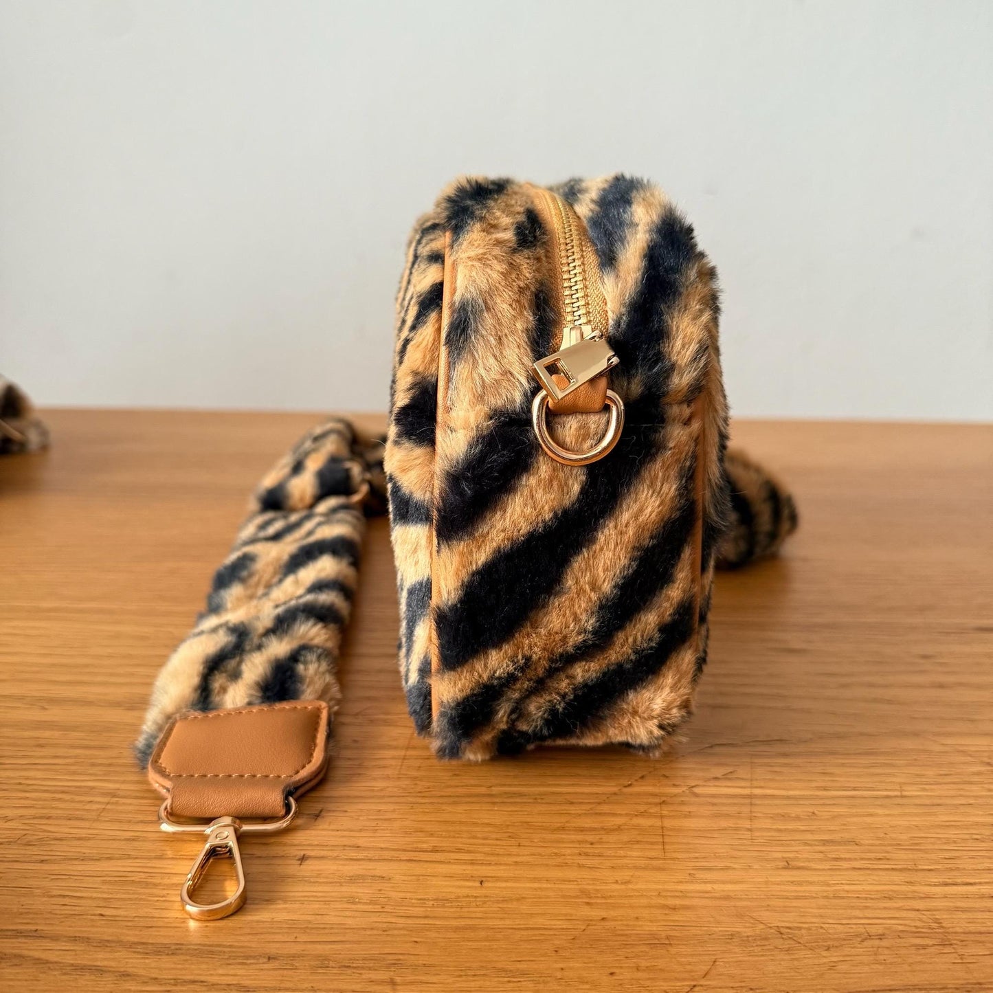 Damen Teddy Tasche Zebra Crossbody Braun – Plüsch Bauchtasche mit Geldbörse