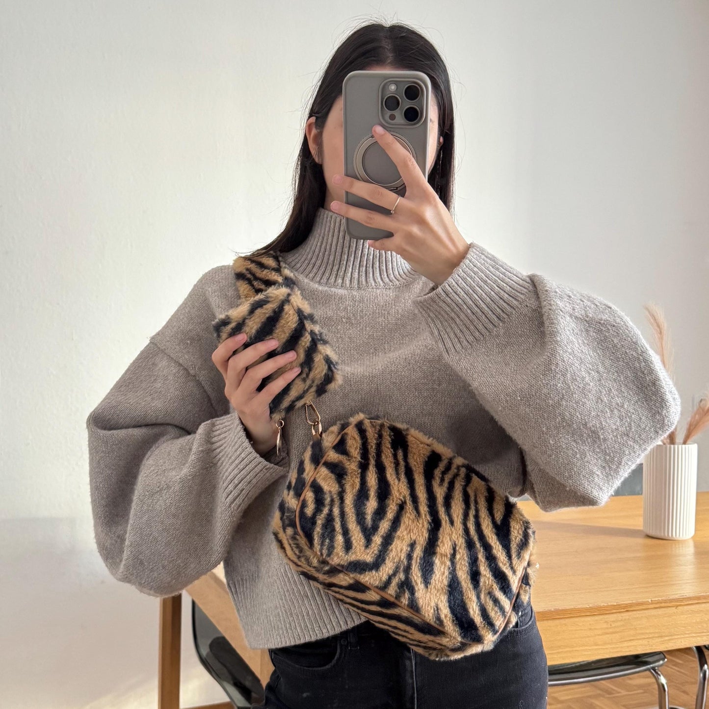Damen Teddy Tasche Zebra Crossbody Braun – Plüsch Bauchtasche mit Geldbörse