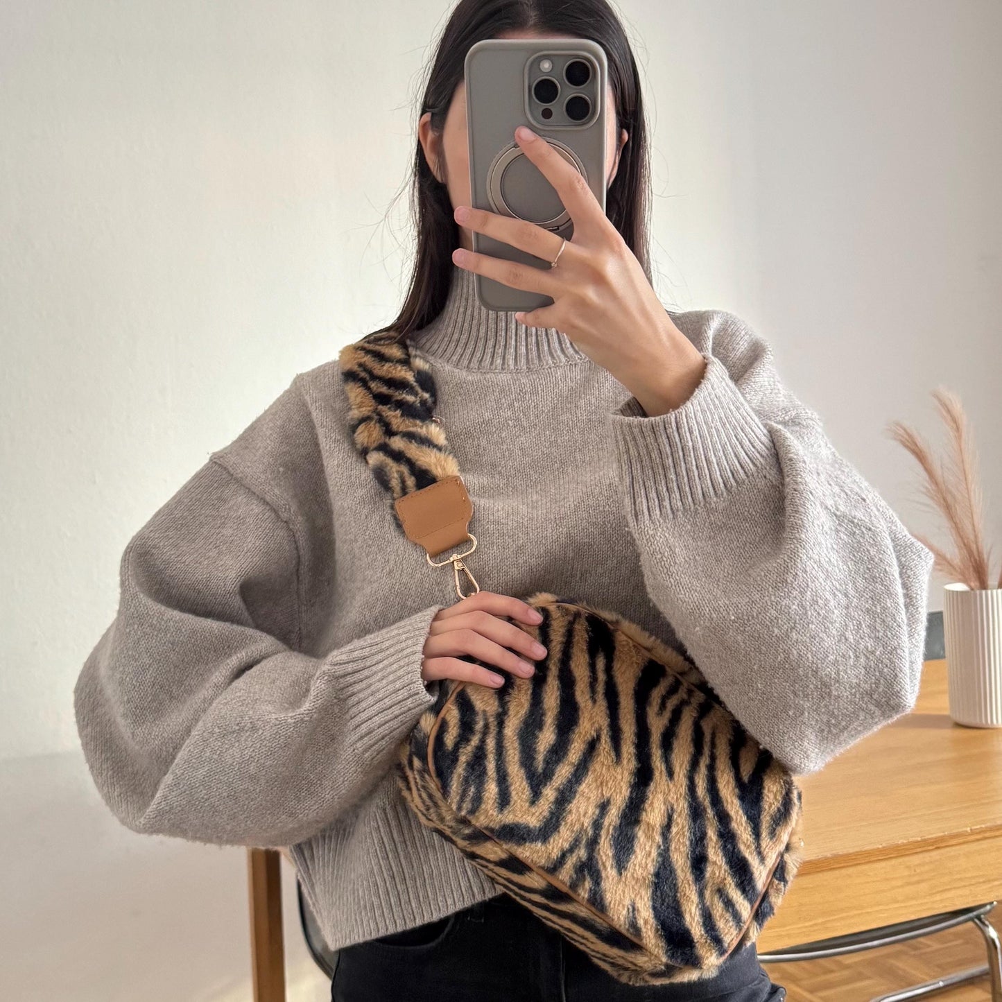 Damen Teddy Tasche Zebra Crossbody Braun – Plüsch Bauchtasche mit Geldbörse