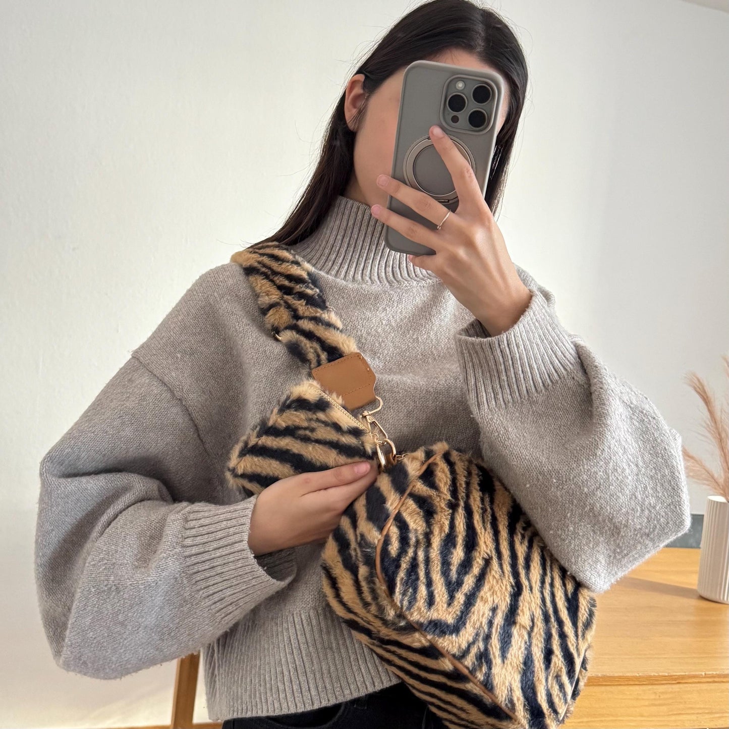 Damen Teddy Tasche Zebra Crossbody Braun – Plüsch Bauchtasche mit Geldbörse