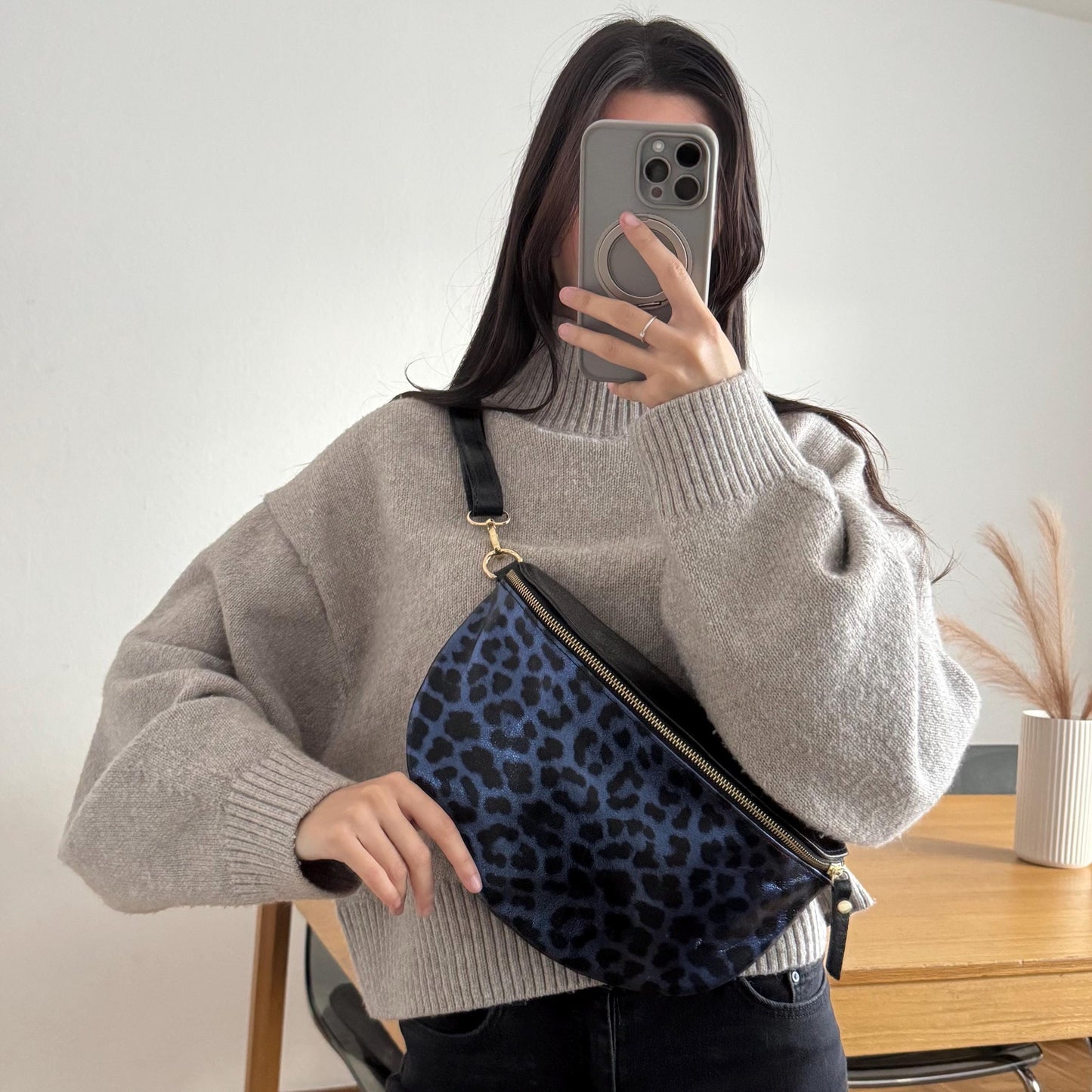 Damen Leder Bauchtasche Blau – Crossbody Tasche Leo Print Echtleder