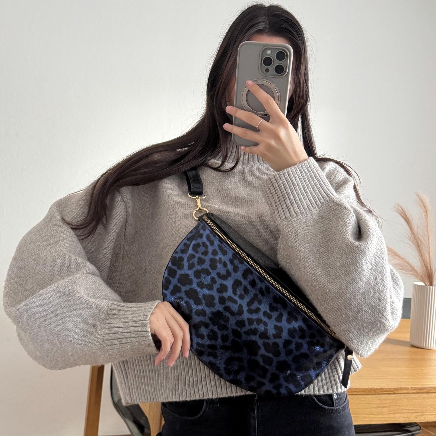 Damen Leder Bauchtasche Blau – Crossbody Tasche Leo Print Echtleder