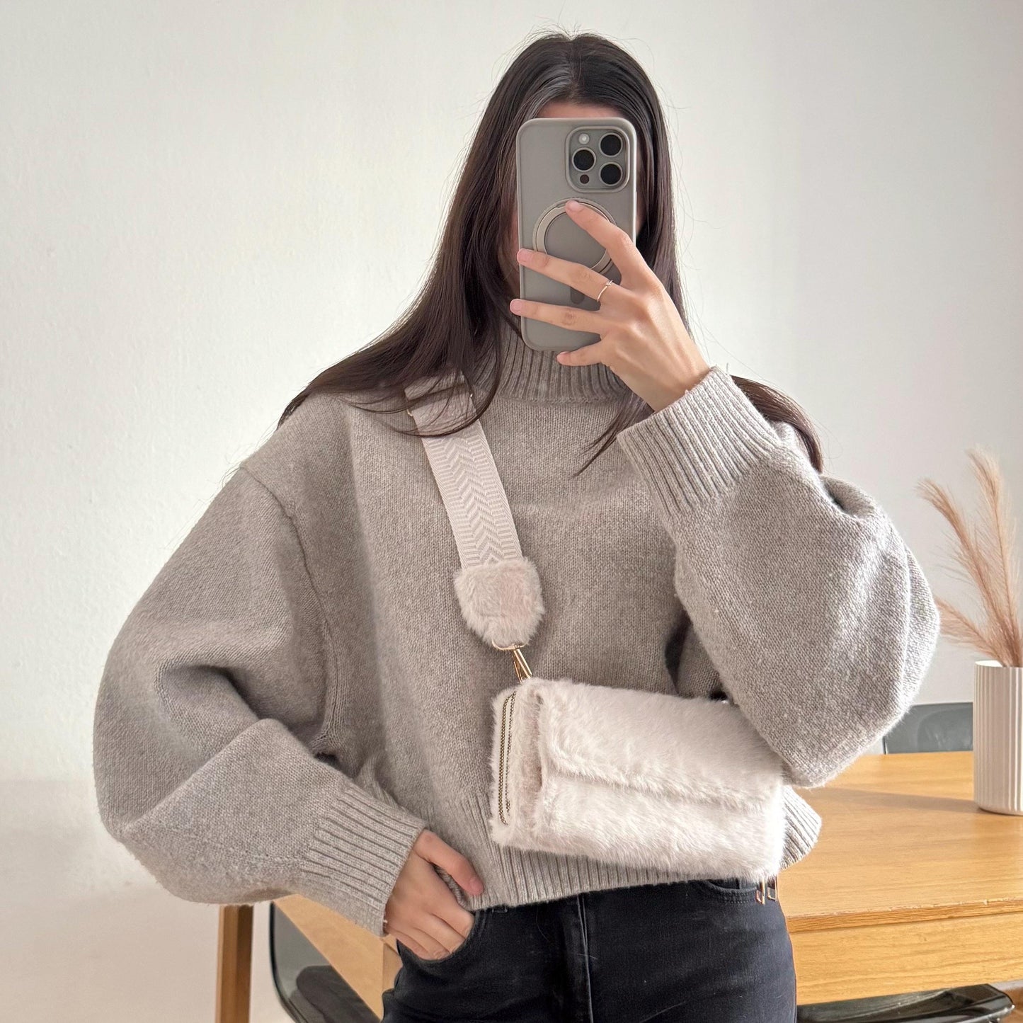 Damen Handytasche Teddy Creme – Crossbody Plüsch Tasche mit Portemonnaie