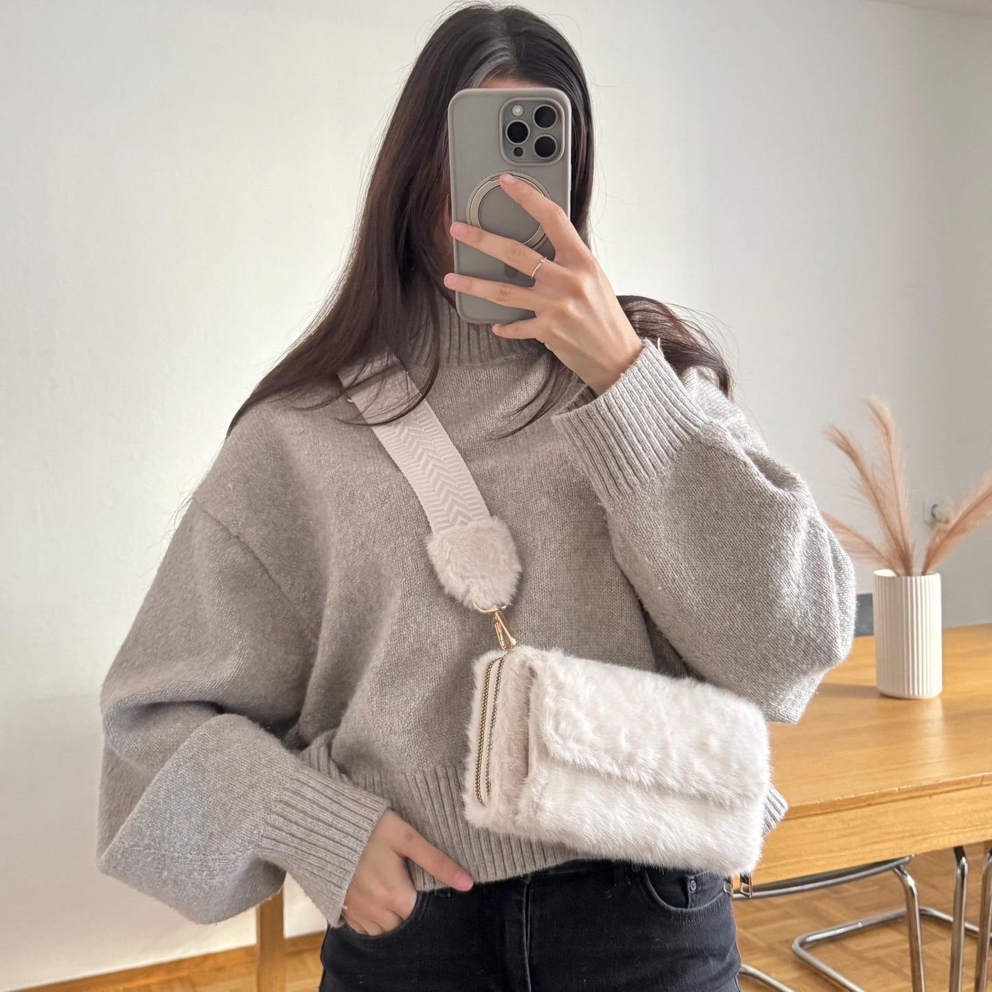 Damen Handytasche Teddy Creme – Crossbody Plüsch Tasche mit Portemonnaie