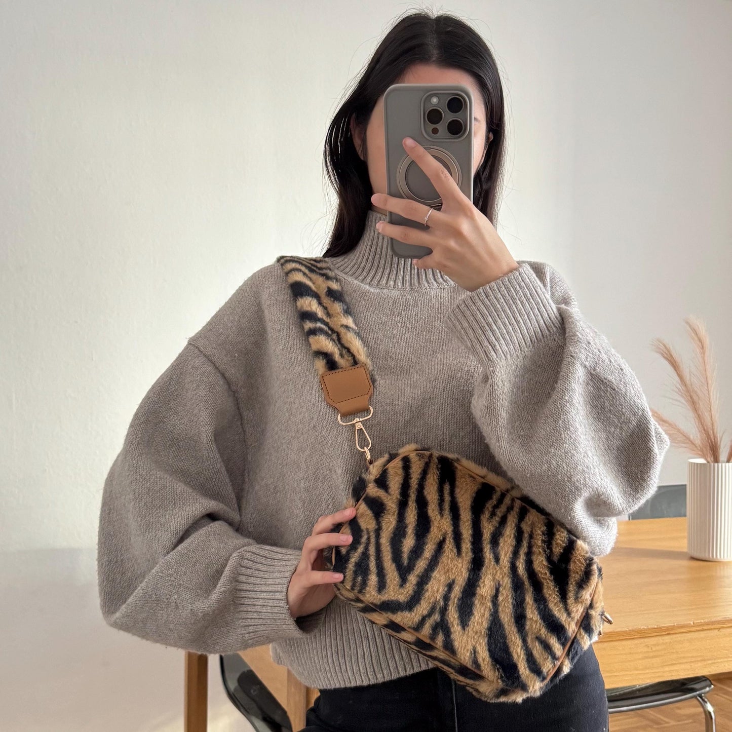 Damen Teddy Tasche Zebra Crossbody Braun – Plüsch Bauchtasche mit Geldbörse