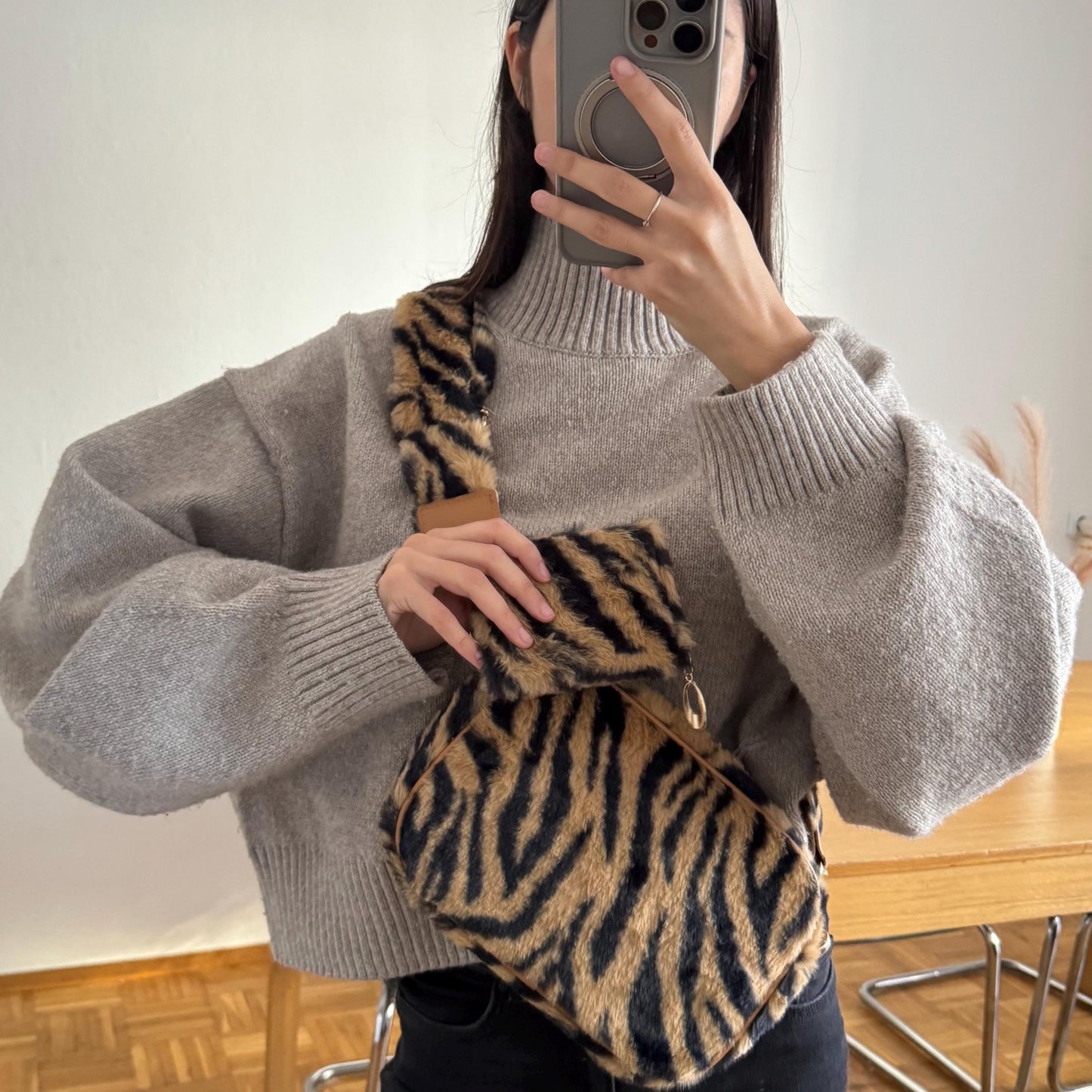 Damen Teddy Tasche Zebra Crossbody Braun – Plüsch Bauchtasche mit Geldbörse