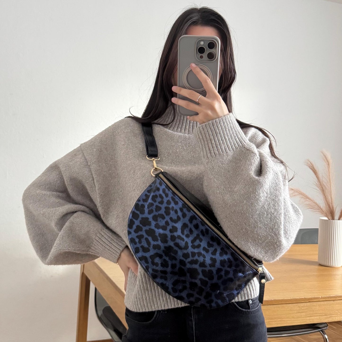 Damen Leder Bauchtasche Blau – Crossbody Tasche Leo Print Echtleder