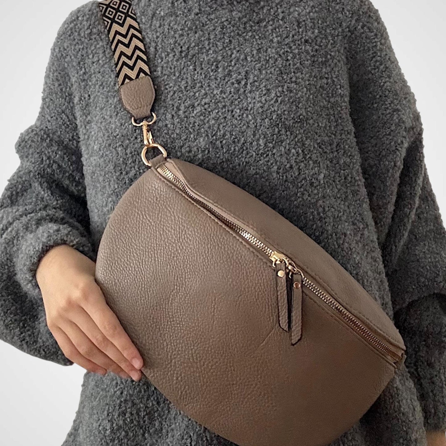 Damen Crossbody Tasche Groß Taupe – Umhängetasche mit Gold Reißverschluss VEGAN