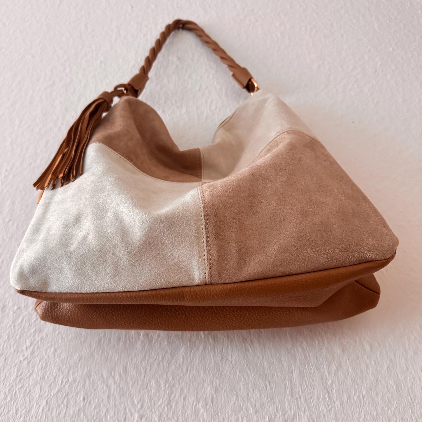 Damen Veganes Wildleder Schultertasche Beige – Shopper Tasche Hobo Bag Cognac