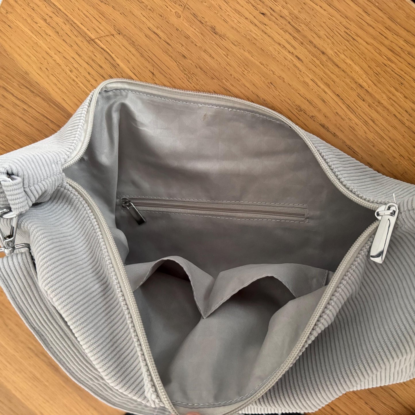 Damen XXL Cord Half Moon Bag – Große Crossbody Schultertasche