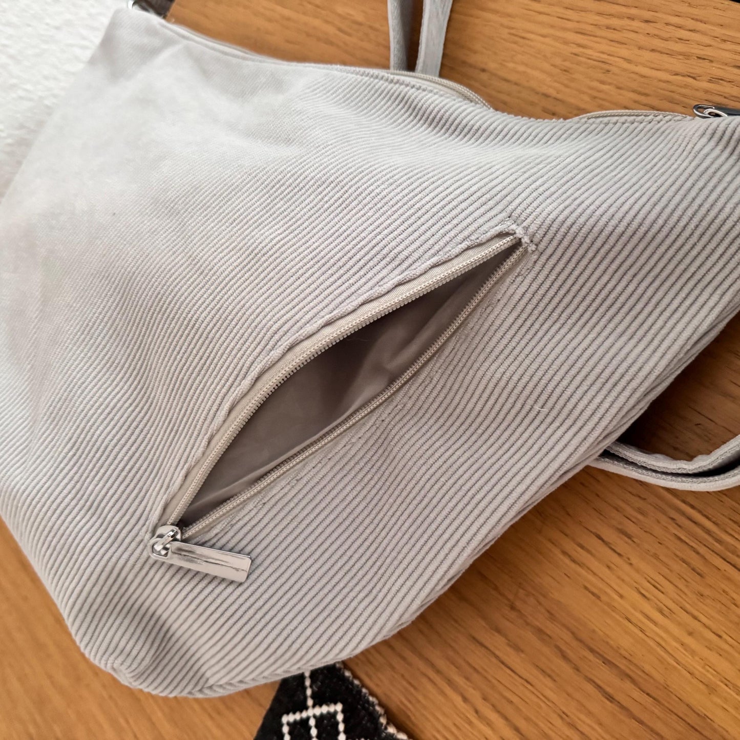 Damen XXL Cord Half Moon Bag – Große Crossbody Schultertasche